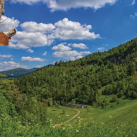 In With House A Mountain View Tuk Vojni