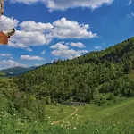 Lovely In Tuk Vojni