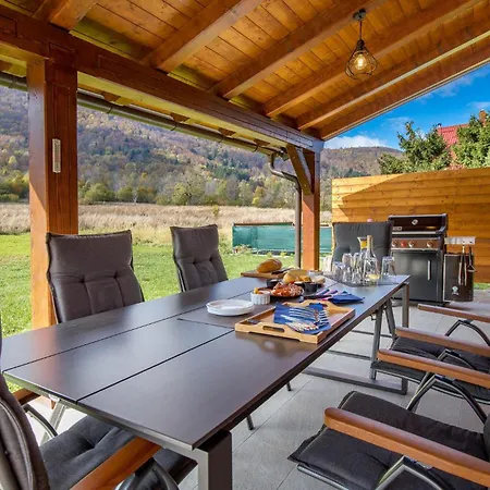 Σπίτι διακοπών In With House A Mountain View Tuk Vojni